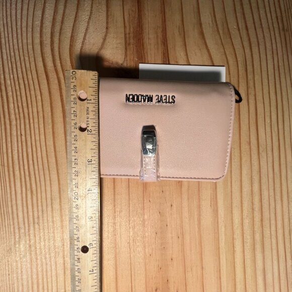 Steve Madden Blayer Linen Pink Compact Wallet - Picture 14 of 15